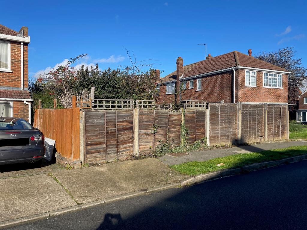 Lot: 99 - FREEHOLD PARCEL OF LAND WITH POTENTIAL - Street view of the parcel of land and dropped kerb